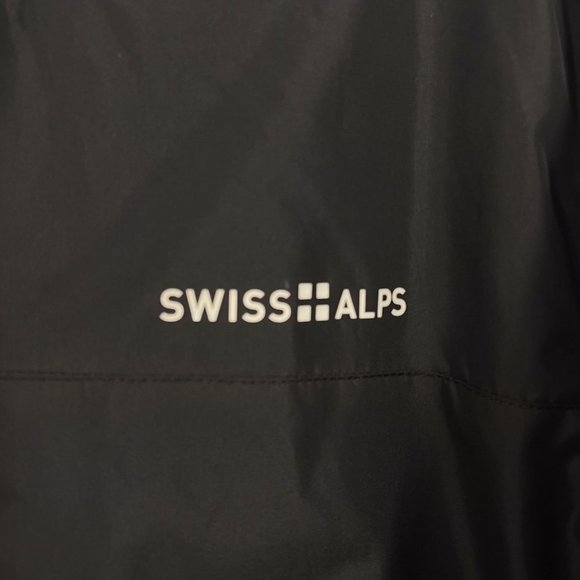 Swiss Alps Lightweight Water and Wind Resistant Hooded Jacket NWT - Picture 3 of 9